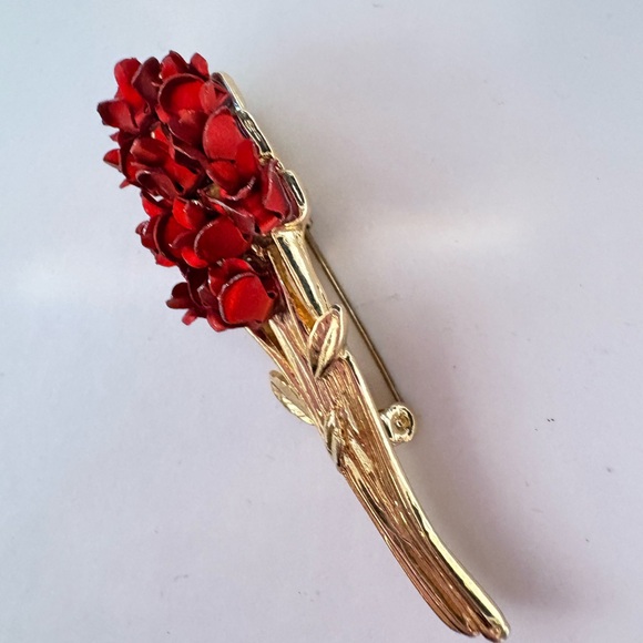 Elegant vintage 1997 Red Floral signed bouquet Brooch with Gold Accents - Picture 2 of 6